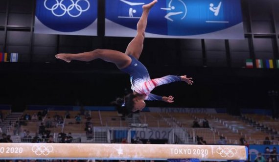 Simone Biles e fiton medaljen e bronztë olimpike në Tokio në rikthimin e saj emocional 