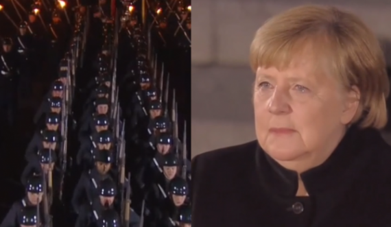 Pamje: Merkel e emocionuar në ceremoninë lamtumirëse me nderime ushtarake