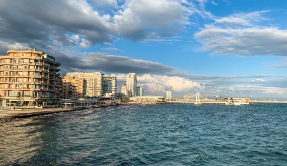 Gjendet i mbytur një 50-vjeçar në breg të detit në Durrës