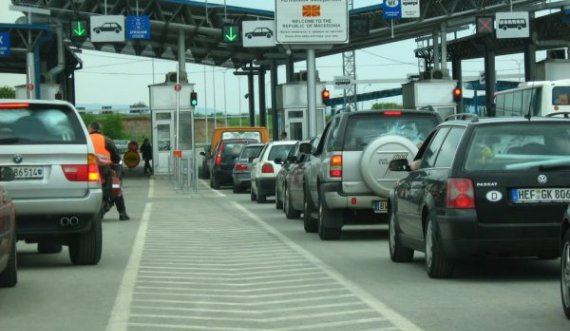 Kaluan ilegalisht kufirin, dy shtetasve serb iu ndalohet hyrja në Kosovë për një vit
