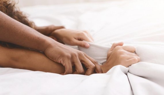 Seksologu kosovar është tepër i shqetësuar me pacientët që e kanë kaluar COVID-in: Po kanë probleme seksuale
