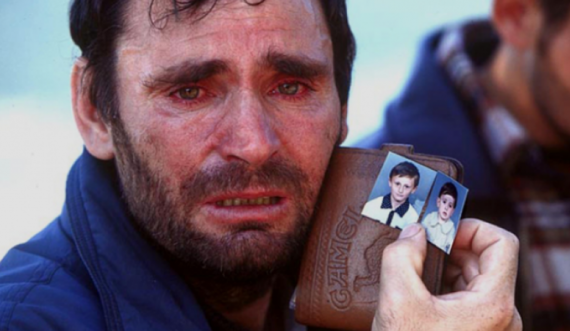 Historia e një prej fotografive më të dhimbshme nga lufta e Kosovës