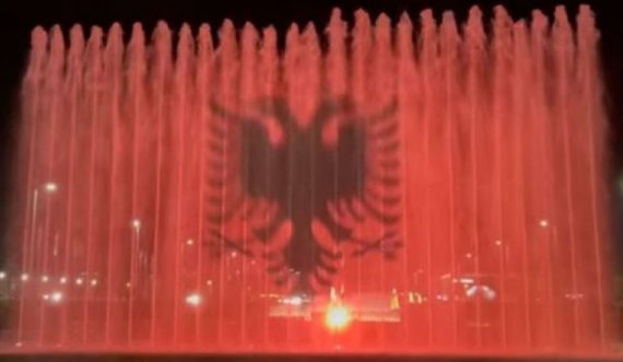 Sa bukur, Ujëvara e Zagrebit merr ngjyrat e flamurit shqiptar 
