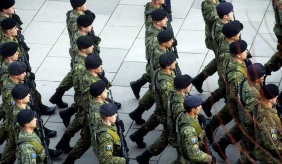 Ministria e Mbrojtjes shpall tender 2 milionë euro për furnizim me çizme ushtarake