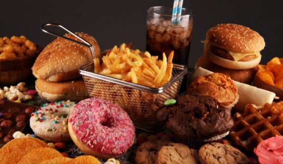 Pasi të bëni 40 vjeç këto ushqime duhet t’i zhdukni nga tavolina juaj