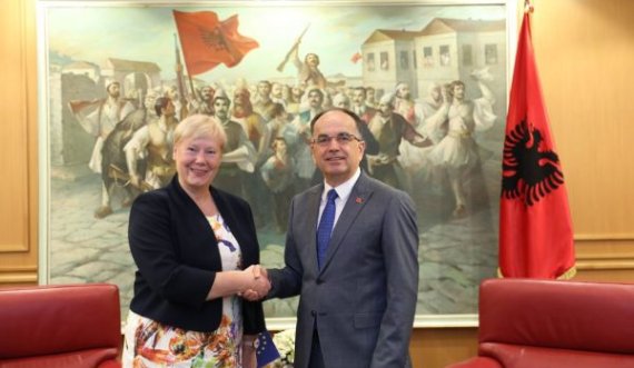 Ambasadorja e re e BE-së, Christiane Hohmann, vjen në Tiranë, i paraqet letrat kredenciale Begajt