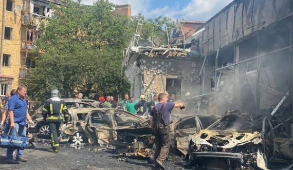 Përgjaket Ukraina në Ditën e Pavarësisë, Zelensky: 15 të vrarë dhe 50 të plagosur