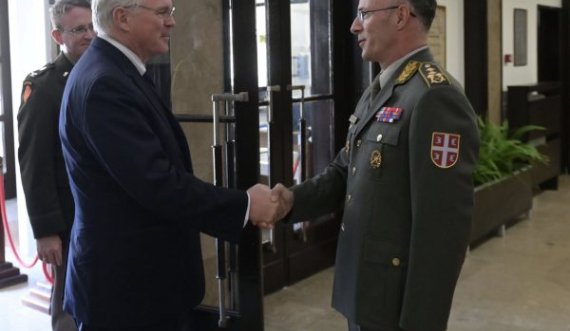 Hill takon Mojsiloviqin: Shpresojmë që ushtarët serbë të bashkohen me ushtarët tanë në misionin në Egjipt