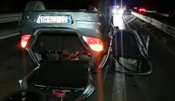 Makina me tabela të Kosovës “01” përfshihet në aksident në Shqipëri, tre të lënduar