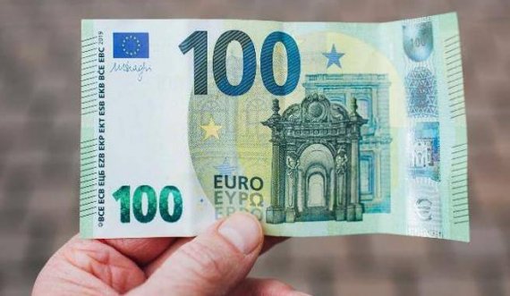 Gjakovë: Një person paguan dy pije energjike me 100 euro false, merr rreth 97 euro kusur origjinal