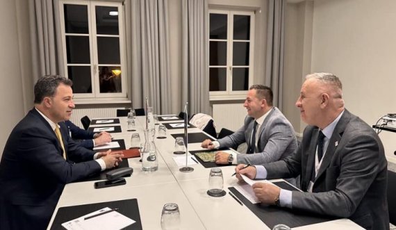 Ministri i Mbrojtjes  Armend Mehaj pas  takimit me  homologun shiptar Niko Peleshi: Stërvitje të përbashkëta ushtarake mes Kosovës dhe Shqipërisë