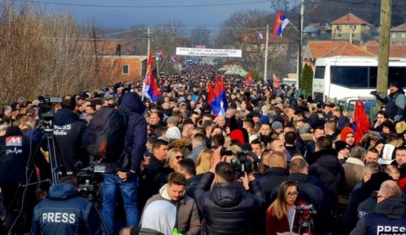 Fillon protesta e serbëve në Veri të vendit