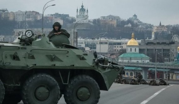 Beteja për Kievin, automjetet ushtarake zbarkojnë në kryeqytet për ta mbrojtur nga rusët