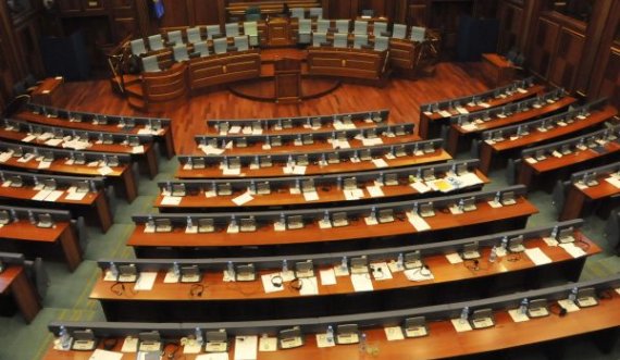 Kuvendi mban seancë, pritet të votohet edhe rezoluta për pagat në sektorin publik