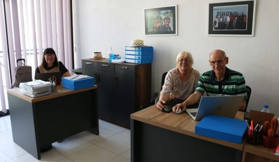 Tre gazetarë ukrainas, mes brengës për fatin e vendit të tyre dhe “jetës së re” në Kosovë