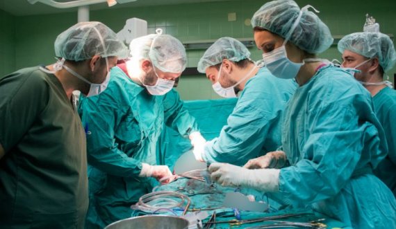 Maqedoni e Veriut: Pacienti 60 vjeç merr një organ të shëndetshëm nga pacientja me vdekje në tru