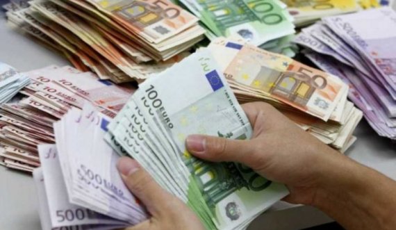 Thaçi: Rrogat deri në fund të vitit 700 euro