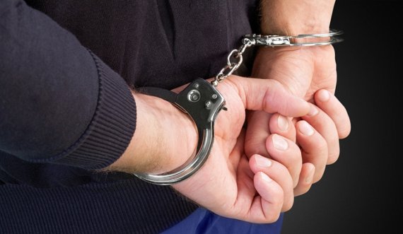 Dyshohet se vodhi “një shumë të konsiderueshme parash”, arrestohet 29-vjeçari në Gjilan