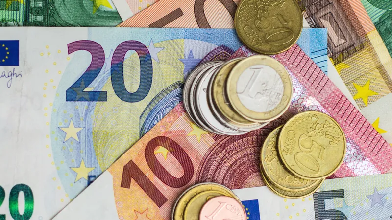 Monedha europiane euro i është rikthyer sërish rënies