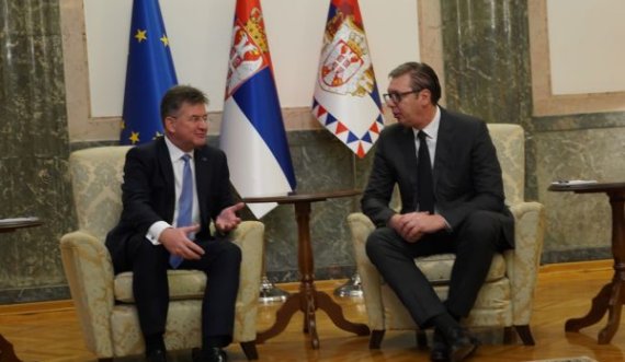 Lajçak në Beograd, tregon se çfarë diskutoi me Vuçiqin dhe Petkoviqin