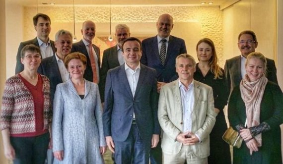 Kurti përballë 6 ambasadorëve të Gjermanisë në Prishtinë