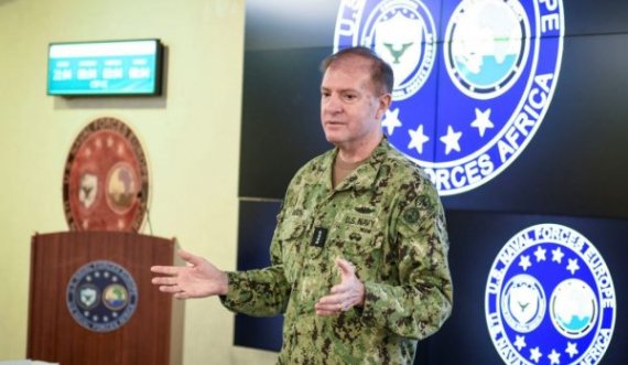Admirali amerikan: KFOR-i ka trefishuar numrin e patrullave në kufirin Kosovë-Serbi