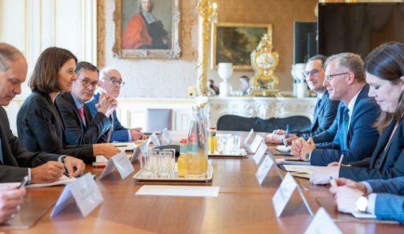 Kritikat e Macron që “s’po mbahet fjala”, Bislimi në Paris: Kosova palë konstruktive