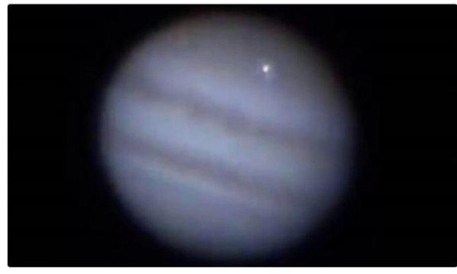 Diçka goditi Jupiterin, u regjistrua një dritë e madhe