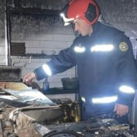 Zjarri shpërthen në kuzhinën e një restoranti në Gjakovë