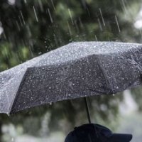 Moti në Kosovë, pasdite rrebeshe shiu