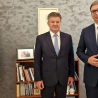 Vuçiq është takuar me emisarin e posaçëm të BE’së Miroslav Lajçak