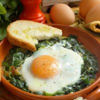 Receta e Pepës: Tavë me spinaq e vezë