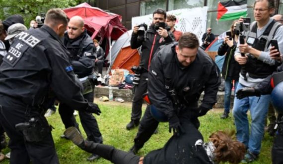 Policia gjermane i largon protestuesit nga Universiteti i Berlinit
