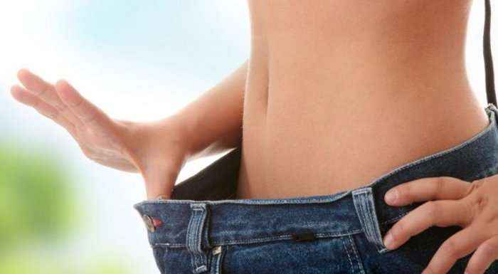 Provojeni këtë recetë çaji me selino, për të humbur në peshë