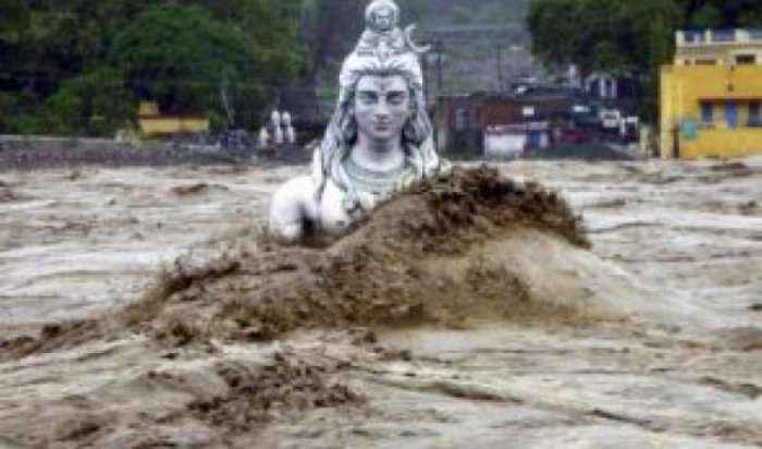 Më shumë se 250 të vdekur nga përmbytjet sezonale në Indi