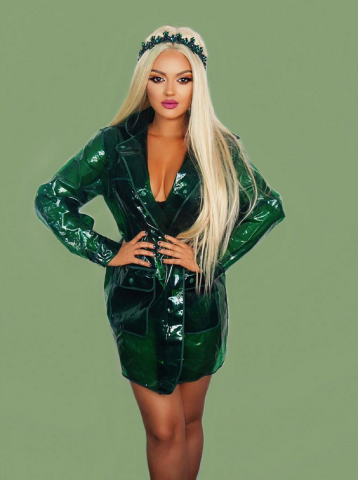 Sarkma kokraklar haqida HD porno video