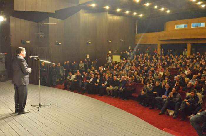 Përmbyllet Talia e Flakës: Ismet Azemi shpallet aktori më i mirë i festivalit