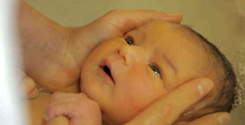 Rasti i rrallë në Kinë – fetus brenda fetusit, vogëlushja lind shtatzënë me binjakë