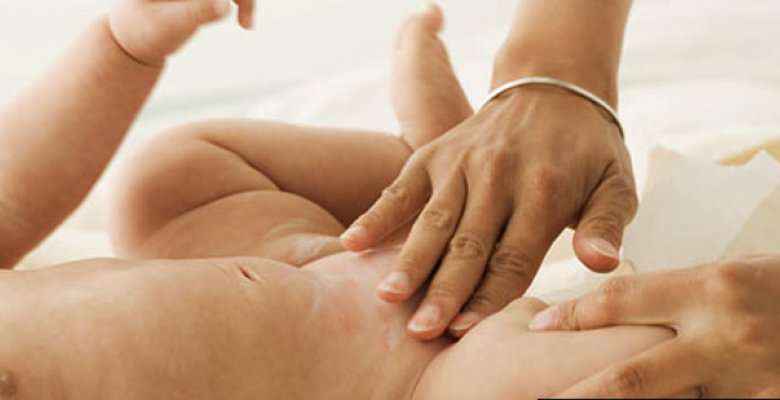 Si të kujdesemi për organet gjenitale të bebes