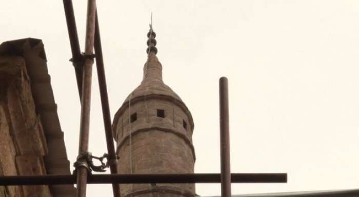 Kosovarët e urinojnë xhaminë në qendër të Prishtinës