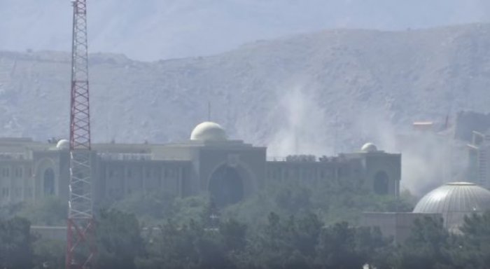 Pallati Presidencial në Kabul goditet me raketa gjatë faljes së Bajramit