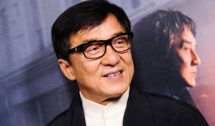 Jackie Chan e quan veten bastard, fjeti me prostituta të panumërta