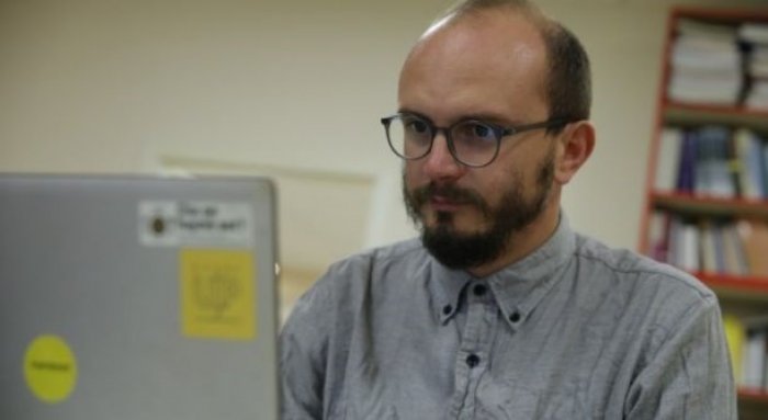 Yll Rugova tregon pse dha dorëheqje nga posti i Drejtorit të Kulturës