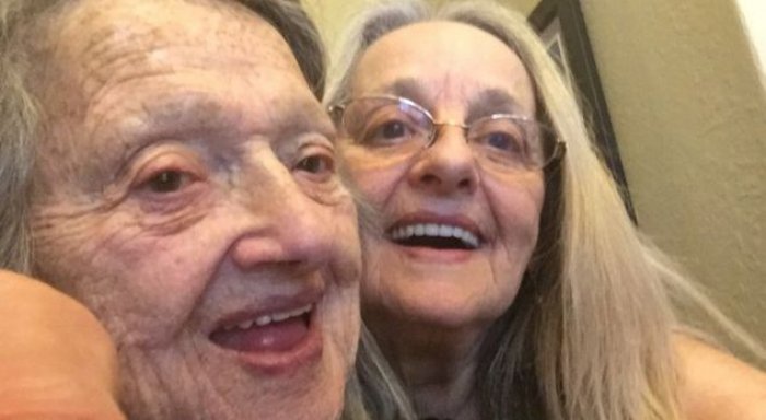Nëna 88-vjeçare takon të bijën që i kishin thënë se kishte vdekur gjatë lindjes më 1949