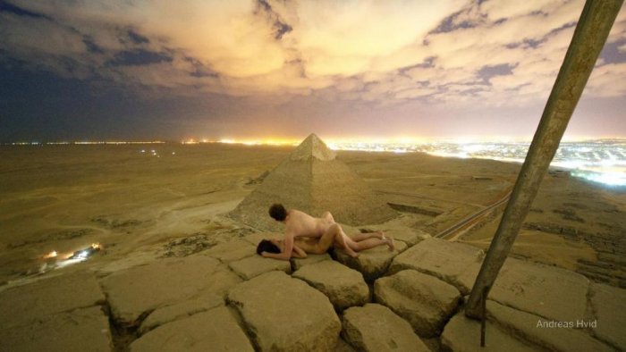 Seks te piramida: E vërteta e fotos që ka thyer rrjetin
