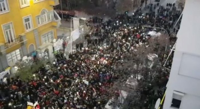 Studentët vendosin! Ja sesi po përshkallëzohet protesta në Tiranë