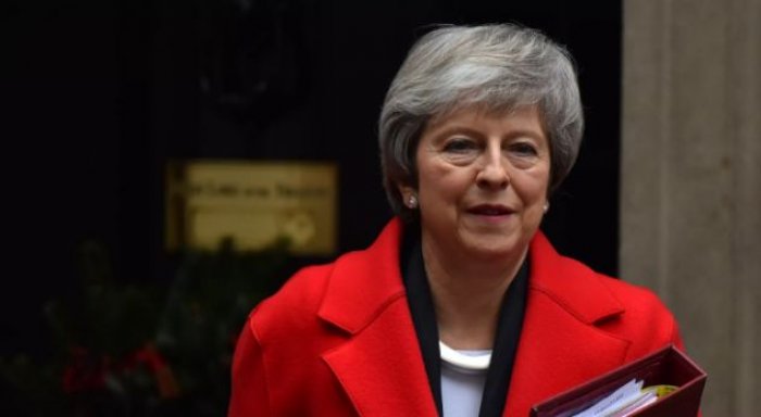 Theresa May i mbijetoj mosbesimit, niset për në samitin e Bashkimit Europian