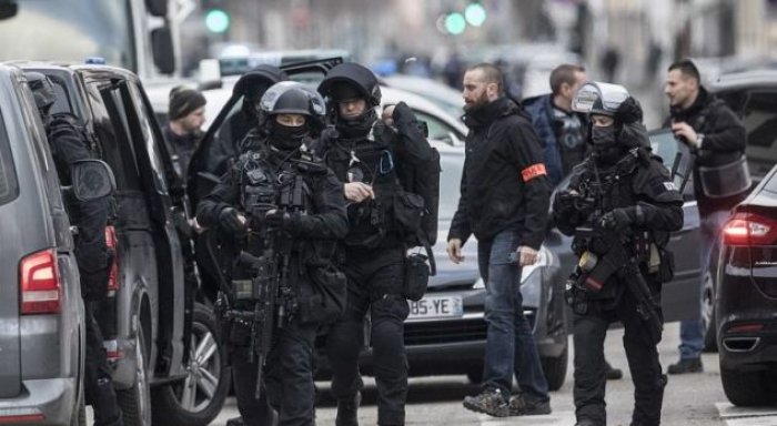 Policia franceze qëllon për vdekje autorin e sulmit në Strasburg