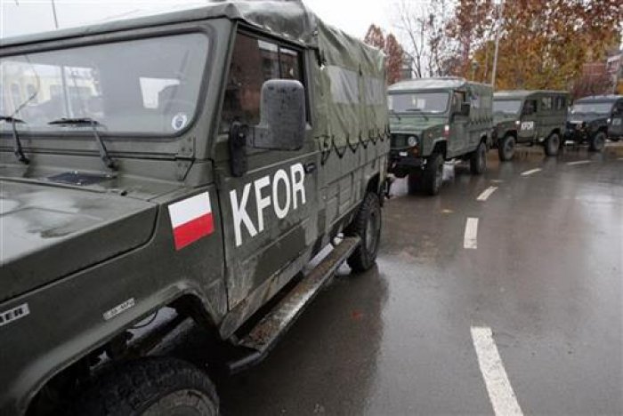 Mediat serbe: 45 automjete të KFOR-it hynë sot në Mitrovicë (FOTO)