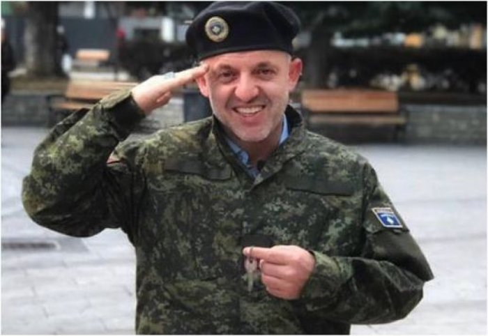 Halil Kastrati vesh uniformën e vëllaut dëshmor, i bënë surprizë veteranit të luftës!